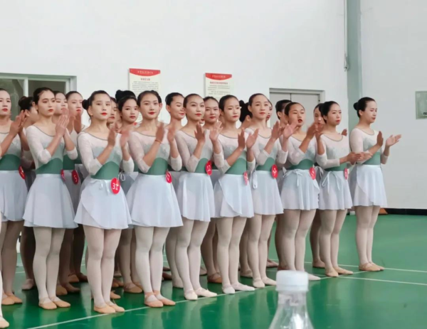 i.png 学院动态|beat365平台官方网站舞蹈专业课期末考试活动 第 4 张