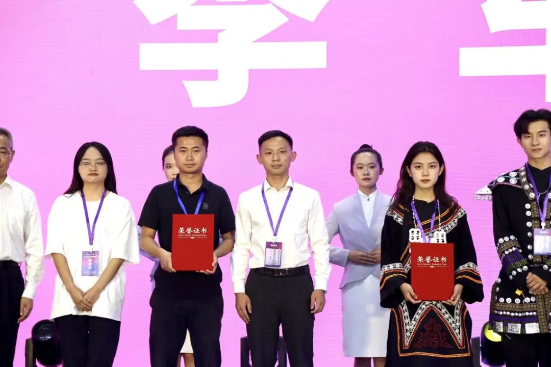喜报|beat365平台官方网站在第八届云南省“互联网+”大学生创新创业大赛中斩获8金7银8铜 第 2 张 喜报|beat365平台官方网站在第八届云南省“互联网+”大学生创新创业大赛中斩获8金7银8铜 第 2 张