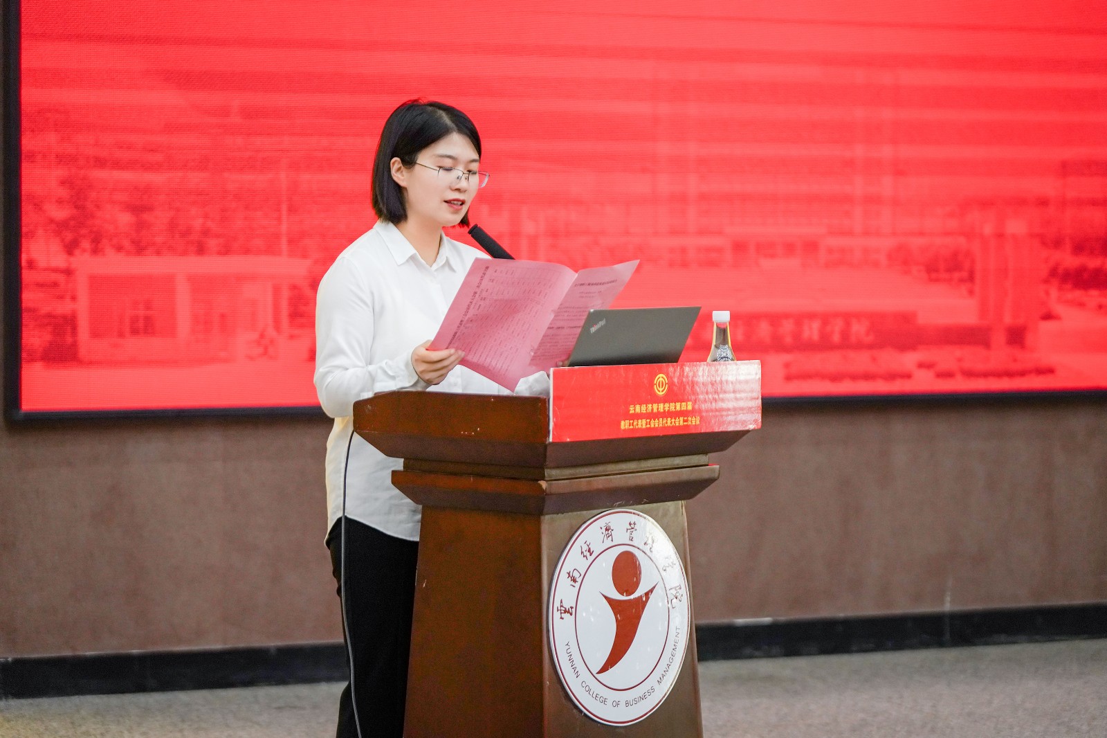 beat365平台官方网站召开第四届教职工代表暨工会会员代表大会第二次会议 第 6 张 beat365平台官方网站召开第四届教职工代表暨工会会员代表大会第二次会议 第 6 张