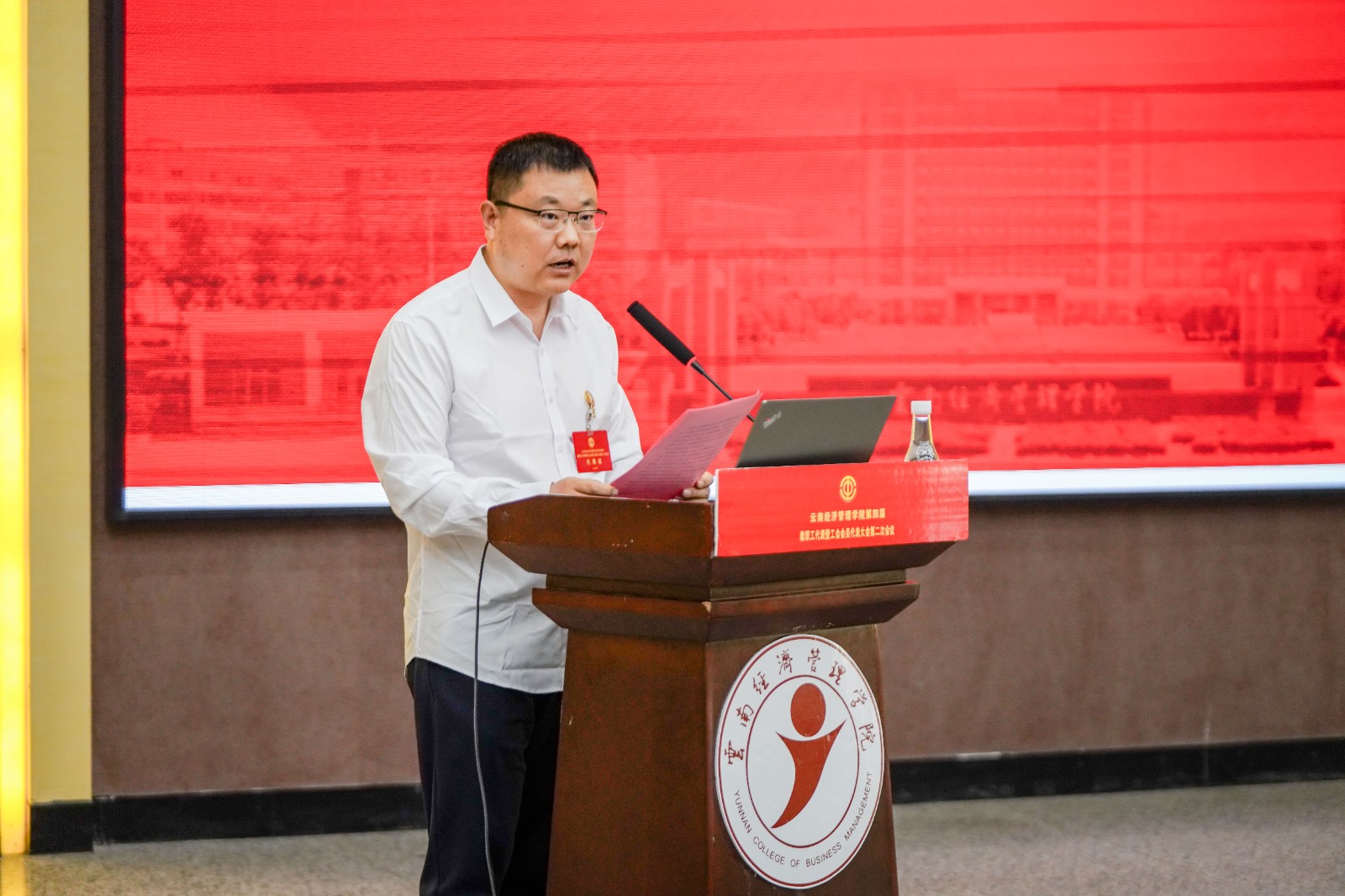 beat365平台官方网站召开第四届教职工代表暨工会会员代表大会第二次会议 第 5 张 beat365平台官方网站召开第四届教职工代表暨工会会员代表大会第二次会议 第 5 张