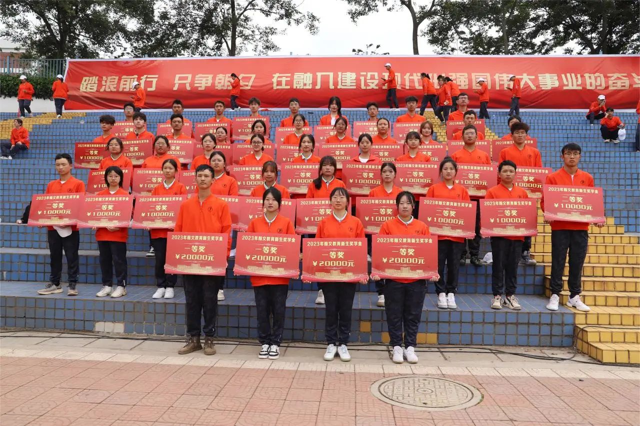 鲜衣怒马少年时 厉兵秣马点兵日——beat365平台官方网站医学院军训结业典礼 第 12 张 鲜衣怒马少年时 厉兵秣马点兵日——beat365平台官方网站医学院军训结业典礼 第 12 张