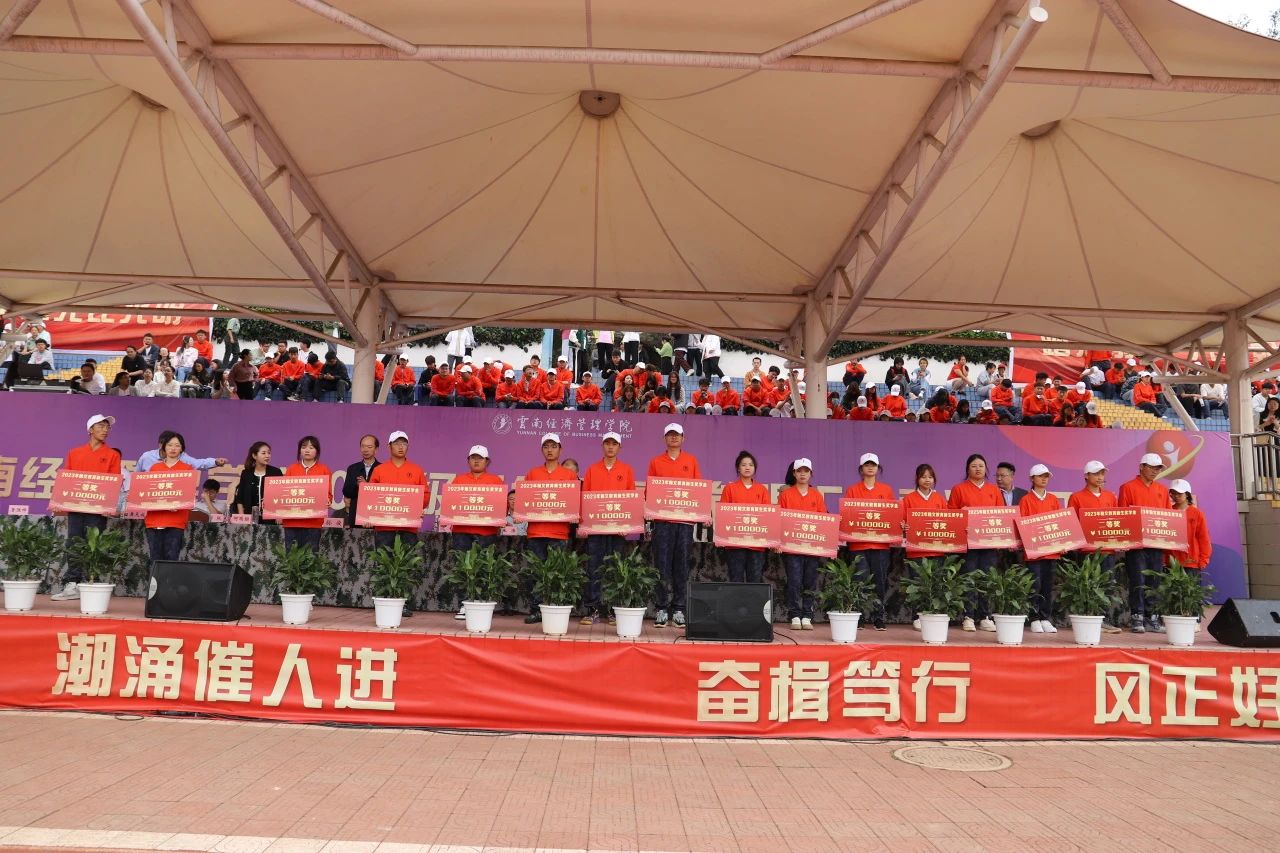 鲜衣怒马少年时 厉兵秣马点兵日——beat365平台官方网站医学院军训结业典礼 第 13 张 鲜衣怒马少年时 厉兵秣马点兵日——beat365平台官方网站医学院军训结业典礼 第 13 张