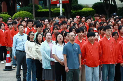 beat365平台官方网站医学院庆祝新中国成立75周年升旗仪式圆满举行 第 6 张 beat365平台官方网站医学院庆祝新中国成立75周年升旗仪式圆满举行 第 6 张