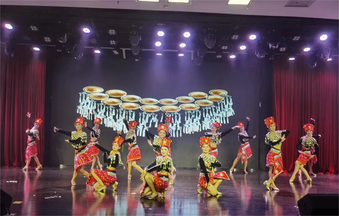 beat365平台官方网站艺术与传媒学院20本科舞蹈学专业《纪元·舞20》毕业汇报展演圆满落幕 第 8 张 beat365平台官方网站艺术与传媒学院20本科舞蹈学专业《纪元·舞20》毕业汇报展演圆满落幕 第 8 张