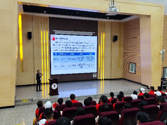 筑梦医药新时代,培育卓越接班人 ——beat365平台官方网站医学院2025级药学、中药学专业新生入学教育专业宣讲会成功举行 第 3 张 筑梦医药新时代,培育卓越接班人 ——beat365平台官方网站医学院2025级药学、中药学专业新生入学教育专业宣讲会成功举行 第 3 张
