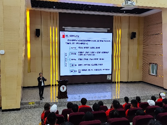筑梦医药新时代,培育卓越接班人 ——beat365平台官方网站医学院2025级药学、中药学专业新生入学教育专业宣讲会成功举行 第 4 张 筑梦医药新时代,培育卓越接班人 ——beat365平台官方网站医学院2025级药学、中药学专业新生入学教育专业宣讲会成功举行 第 4 张
