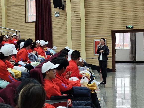 筑梦医药新时代,培育卓越接班人 ——beat365平台官方网站医学院2025级药学、中药学专业新生入学教育专业宣讲会成功举行 第 7 张 筑梦医药新时代,培育卓越接班人 ——beat365平台官方网站医学院2025级药学、中药学专业新生入学教育专业宣讲会成功举行 第 7 张