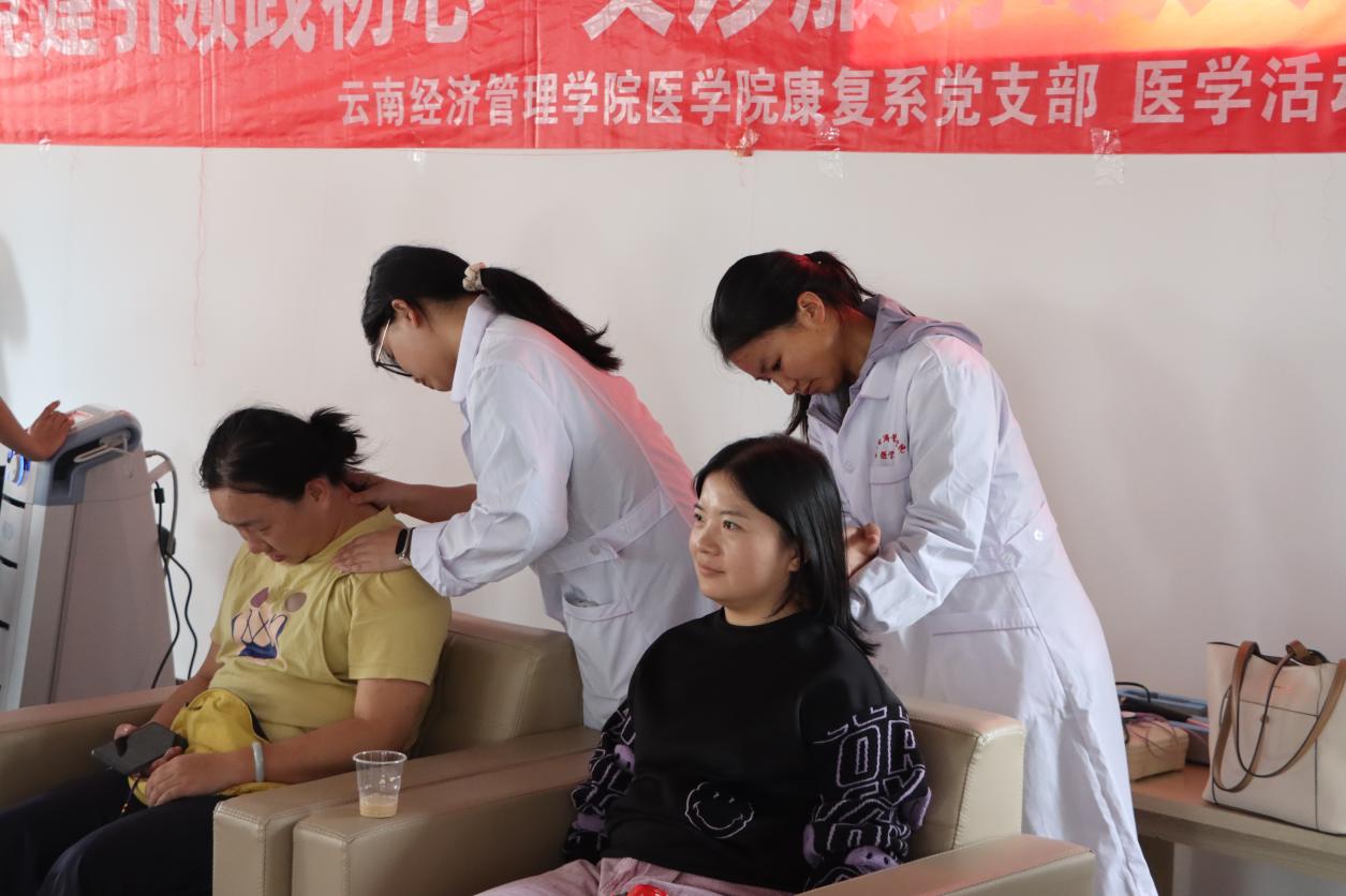 支部行动暖金秋 健康献礼教师节——beat365平台官方网站医学院开展教师节党员义诊服务活动 第 10 张 支部行动暖金秋 健康献礼教师节——beat365平台官方网站医学院开展教师节党员义诊服务活动 第 10 张