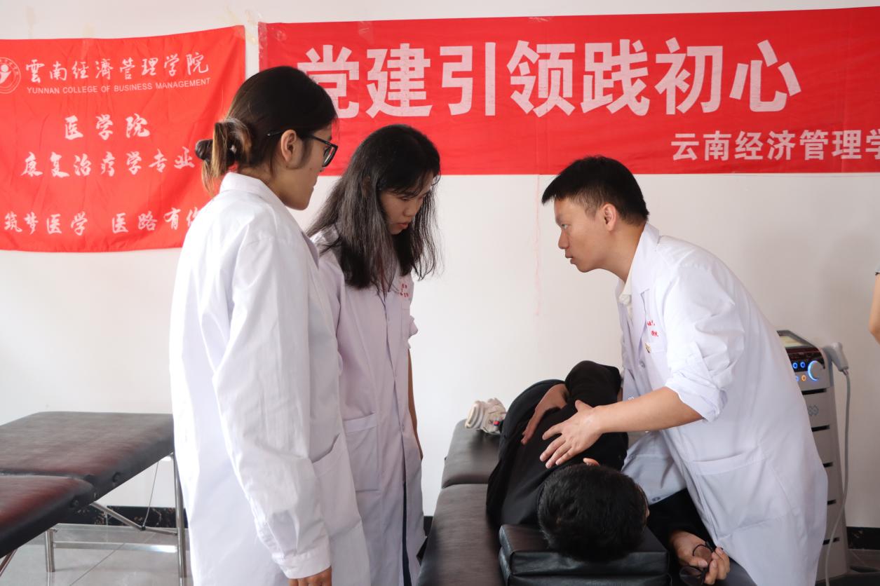 支部行动暖金秋 健康献礼教师节——beat365平台官方网站医学院开展教师节党员义诊服务活动 第 11 张 支部行动暖金秋 健康献礼教师节——beat365平台官方网站医学院开展教师节党员义诊服务活动 第 11 张