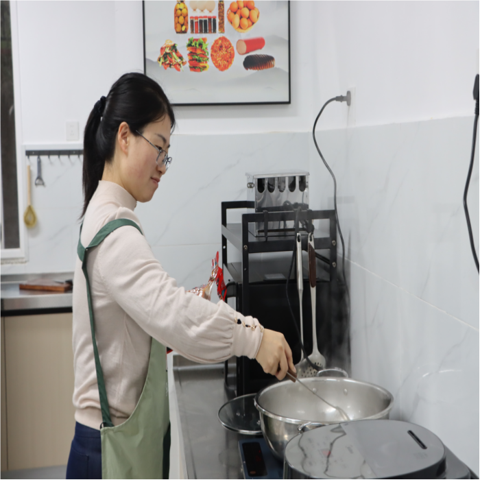暖冬赠被传温情,火锅共煮聚人心——beat365平台官方网站医学院暖冬关爱行动圆满落幕 第 6 张 暖冬赠被传温情,火锅共煮聚人心——beat365平台官方网站医学院暖冬关爱行动圆满落幕 第 6 张