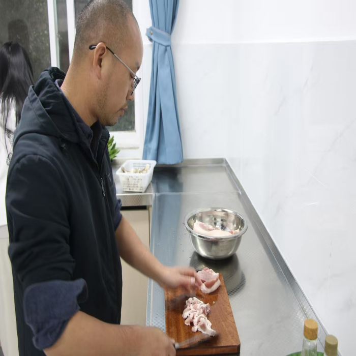 暖冬赠被传温情,火锅共煮聚人心——beat365平台官方网站医学院暖冬关爱行动圆满落幕 第 7 张 暖冬赠被传温情,火锅共煮聚人心——beat365平台官方网站医学院暖冬关爱行动圆满落幕 第 7 张