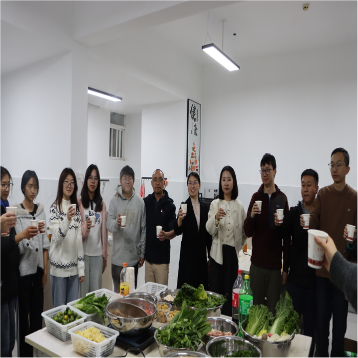 暖冬赠被传温情,火锅共煮聚人心——beat365平台官方网站医学院暖冬关爱行动圆满落幕 第 12 张 暖冬赠被传温情,火锅共煮聚人心——beat365平台官方网站医学院暖冬关爱行动圆满落幕 第 12 张