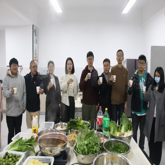 暖冬赠被传温情,火锅共煮聚人心——beat365平台官方网站医学院暖冬关爱行动圆满落幕 第 13 张 暖冬赠被传温情,火锅共煮聚人心——beat365平台官方网站医学院暖冬关爱行动圆满落幕 第 13 张