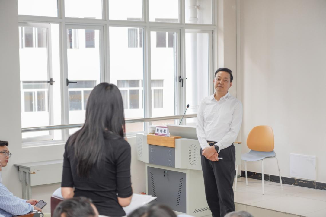 阮鸿献企业家走进beat365平台官方网站共话青年成长与时代担当 第 4 张