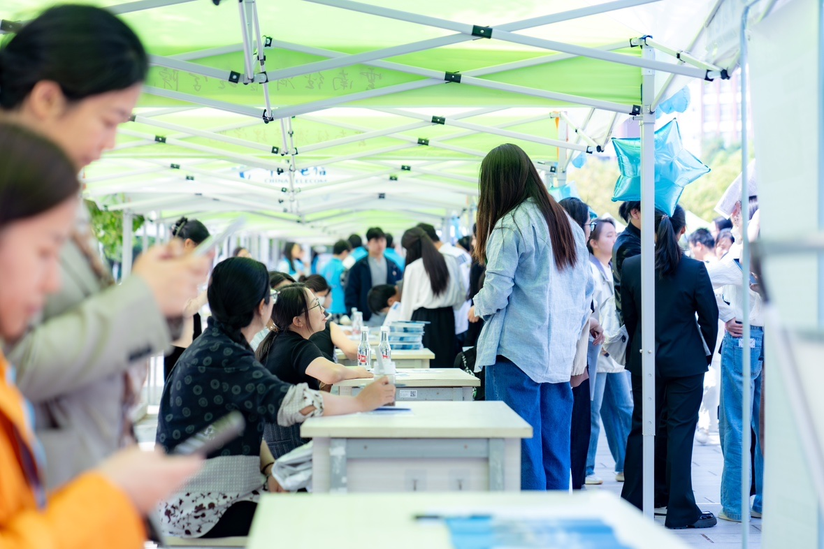 “启程马年 健康安宁”beat365平台官方网站医学院专场招聘会圆满举行 第 1 张 “启程马年 健康安宁”beat365平台官方网站医学院专场招聘会圆满举行 第 1 张