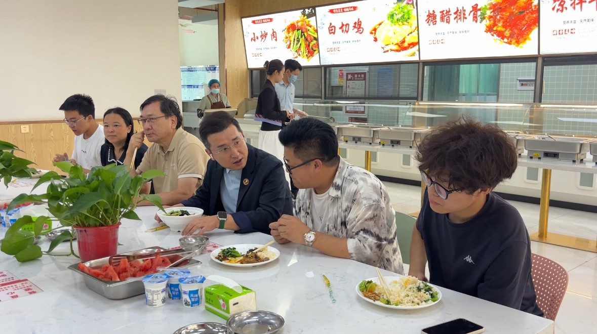 “艺”家人,心相迎——艺术与传媒学院2026级迎新工作纪实 第 8 张 “艺”家人,心相迎——艺术与传媒学院2026级迎新工作纪实 第 8 张