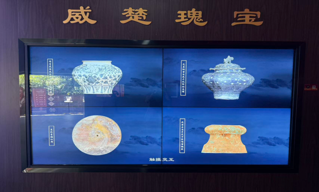 探寻文脉根脉,汲取创作灵感——我院2025级本科数字媒体艺术专业赴楚雄州州开展专业采风实践活动 第 2 张 探寻文脉根脉,汲取创作灵感——我院2025级本科数字媒体艺术专业赴楚雄州州开展专业采风实践活动 第 2 张